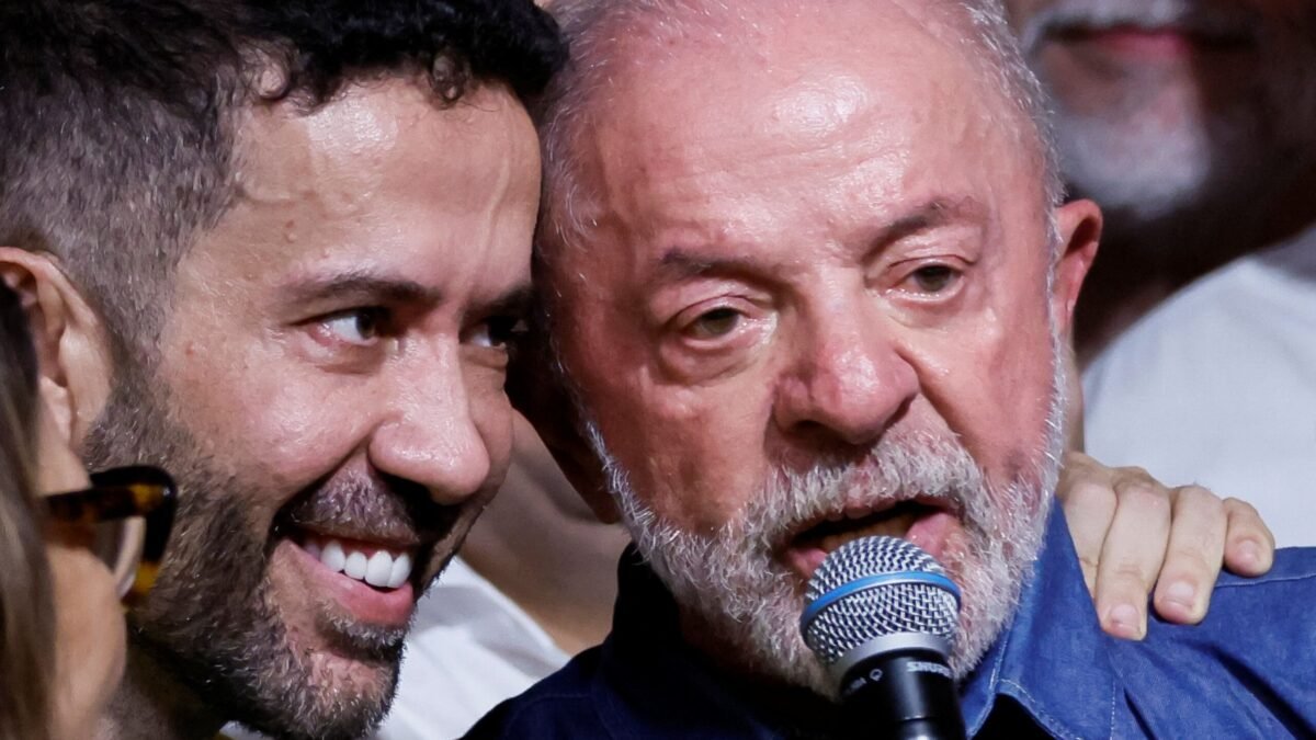 Lula chega à Paulista para comemorar vitória com eleitores; “Eu amo vocês”