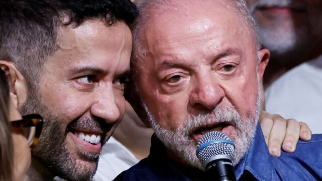 Lula chega à Paulista para comemorar vitória com eleitores; “Eu amo vocês”