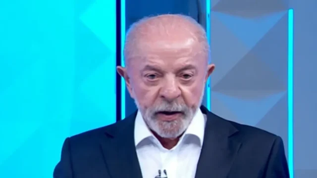 Lula cita democracia e desafia adversário a abrir sigilo bancário durante debate