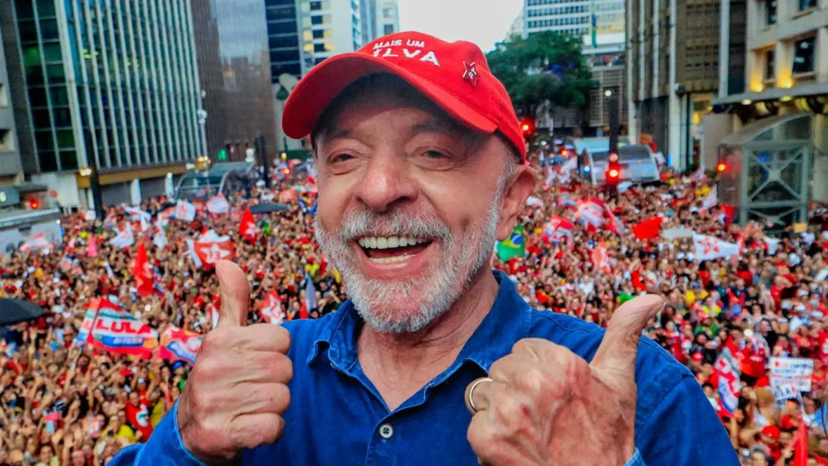 Lula é reeleito presidente do Brasil após derrotar Flávio Bolsonaro em virada inédita