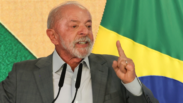 Lula pede que votação seja prorrogada até 19h após denúncias de falta de ônibus na BA e SP