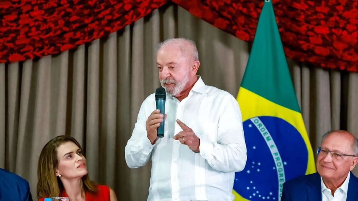 Lula prepara carta a evangélicos com propostas de governo e apelo à família