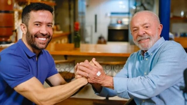 Lula telefona para live de Janones e pede mobilização no 2° turno