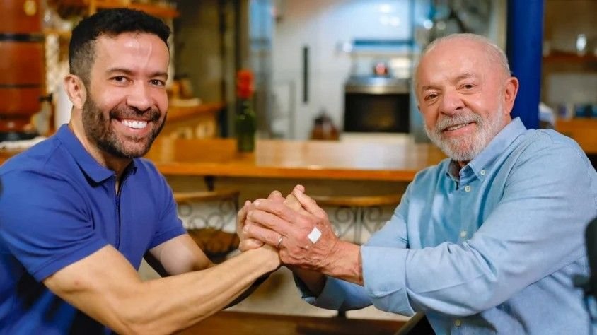 Lula telefona para live de Janones e pede mobilização no 2° turno