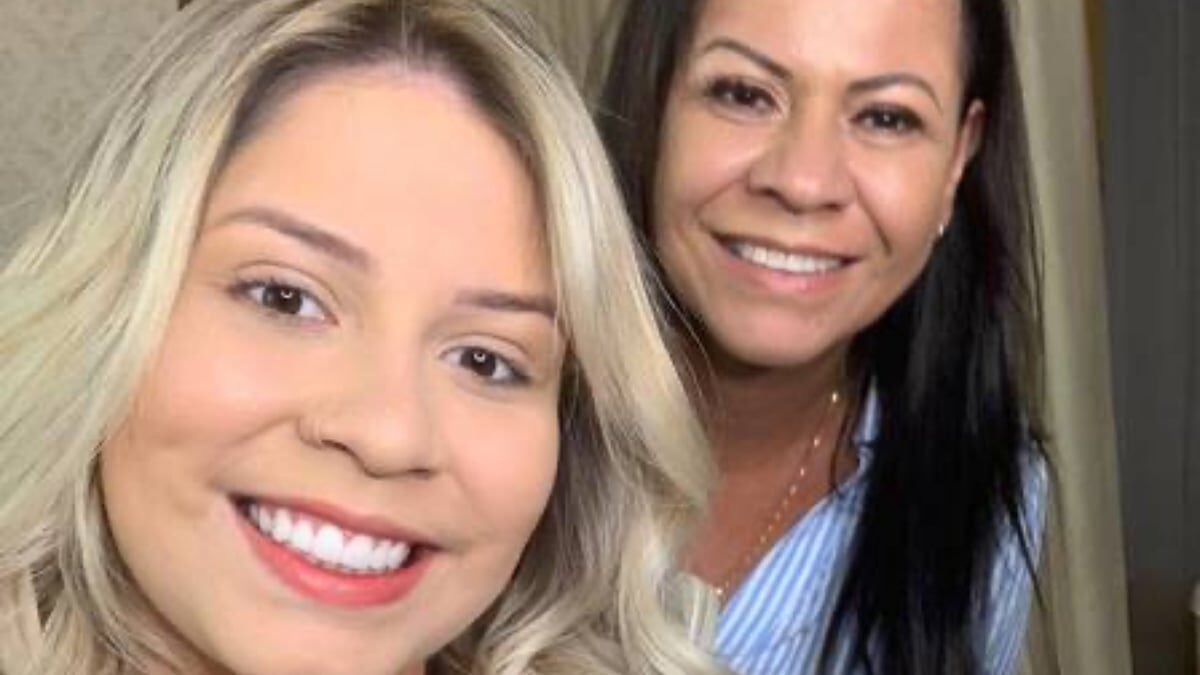 Mãe de Marília Mendonça pede a fãs para não postarem fotos do acidente que matou a filha: ‘Machuca’