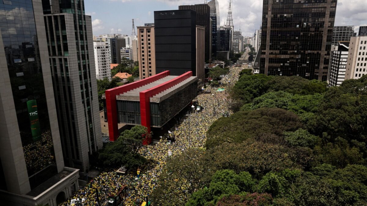 Manifestação bolsonarista na Paulista foi “muito menor” que ato petista, dizem funcionários