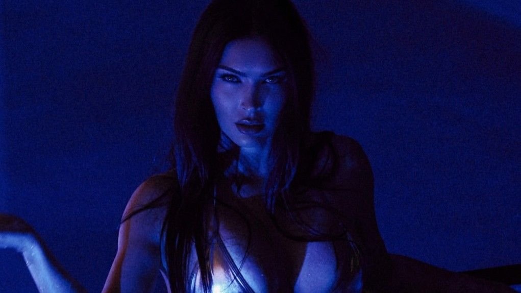 Megan Fox lança plataforma de conteúdo adulto e site cai de tanto acesso