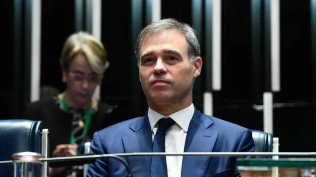 Mendonça diz que Lula e Flávio podem divulgar sigilos sem aval do TSE