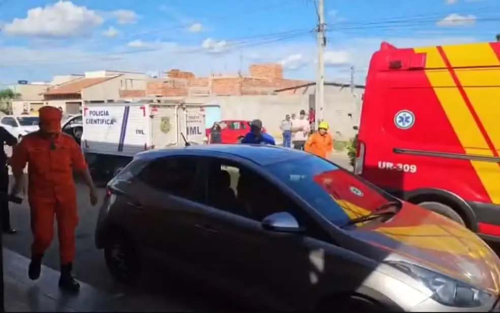 Menino de dois anos morre ao ser deixado dormindo dentro de carro, em Senador Canedo