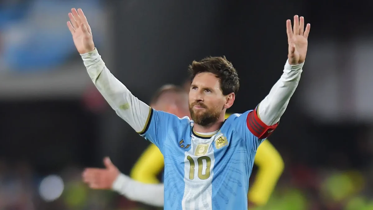 Messi publica nova despedida da Argentina e recebe homenagem de Cristiano Ronaldo