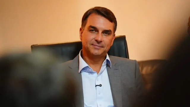 Meta promete mudança em IA após acusações de favorecimento a Flávio Bolsonaro