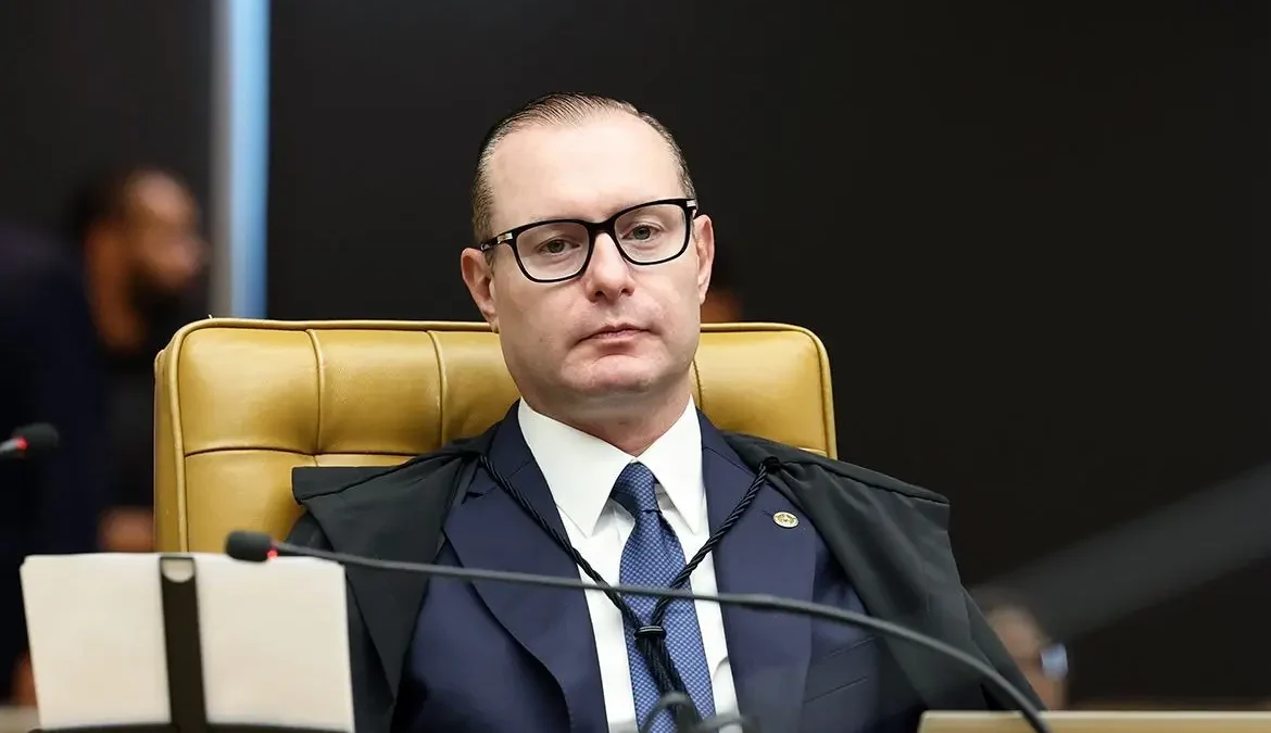 Ministro Zanin prorroga horário de votação em todo o Brasil até 19 horas