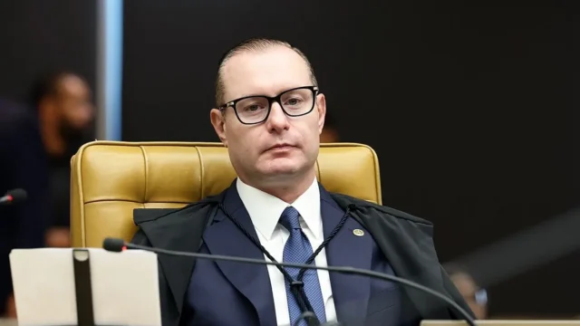Ministro Zanin prorroga horário de votação em todo o Brasil até 19 horas