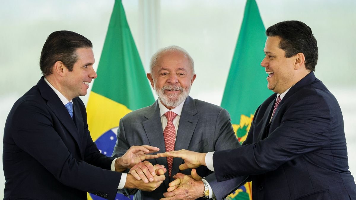 Motta e Alcolumbre ligam para Lula após garantir reeleição