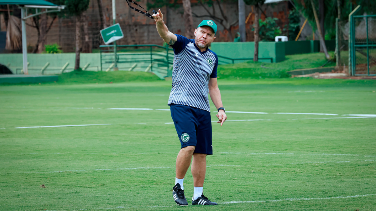 Mozart recupera confiança no acesso após vitória: “O Goiás está vivo no campeonato”