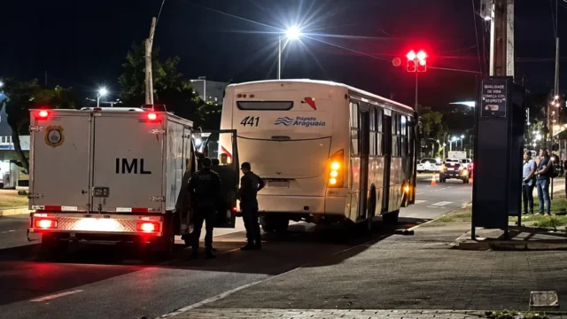 Mulher morre após ser atropelada por ônibus em Goiânia