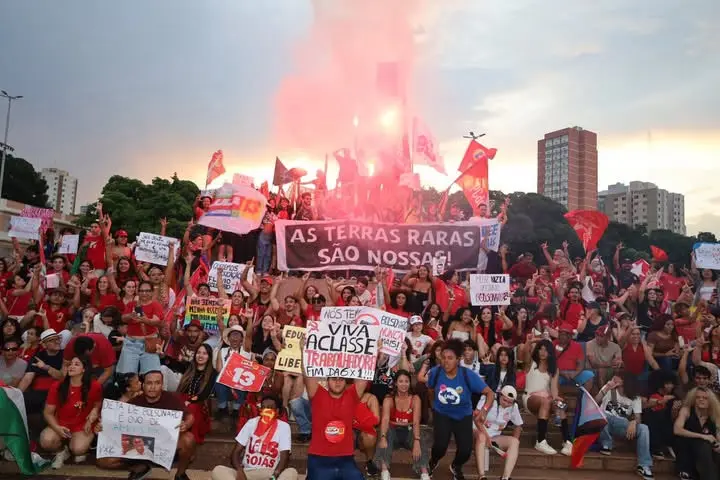 Mulheres fazem ato em Goiânia em mobilização nacional de apoio a Lula neste sábado (17)