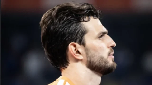Na mira da Seleção, Otávio fecha o gol e põe o Cruzeiro no G-3