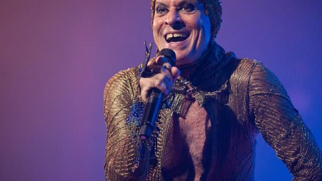 Ney Matogrosso faz cirurgia e cancela show após recomendação médica