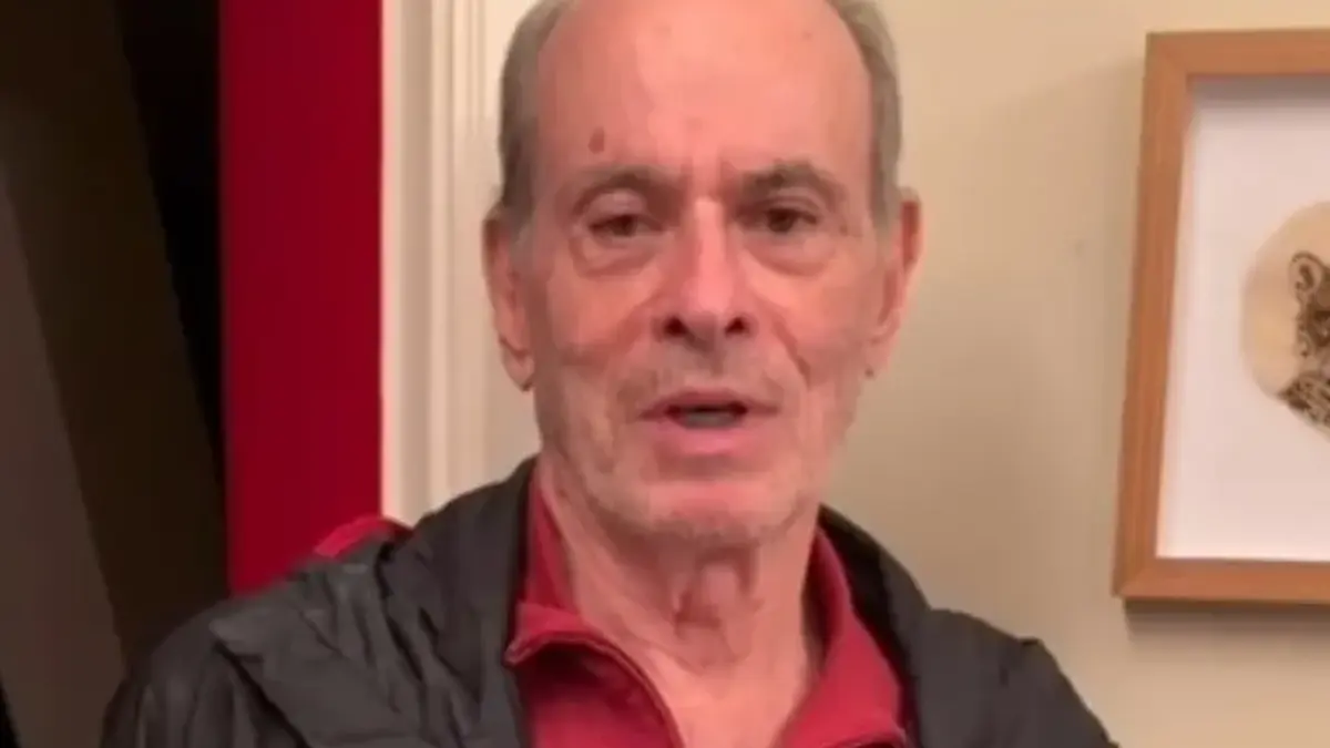 Ney Matogrosso passa por cirurgia e anuncia afastamento dos palcos