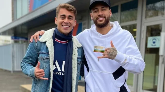 Neymar responde Nikolas após votar no primeiro turno: ‘Bora, meu presidente’