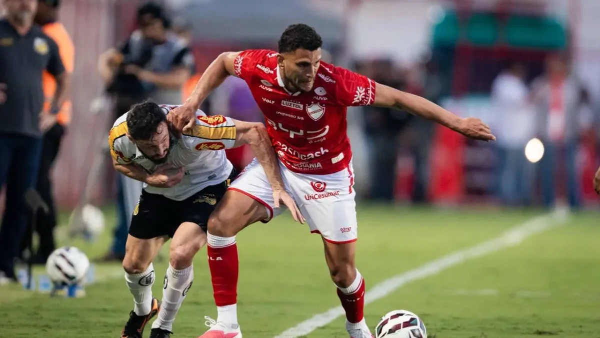 No apagar das luzes, Vila Nova sofre empate do Novorizontino, mas mantém liderança da Série B