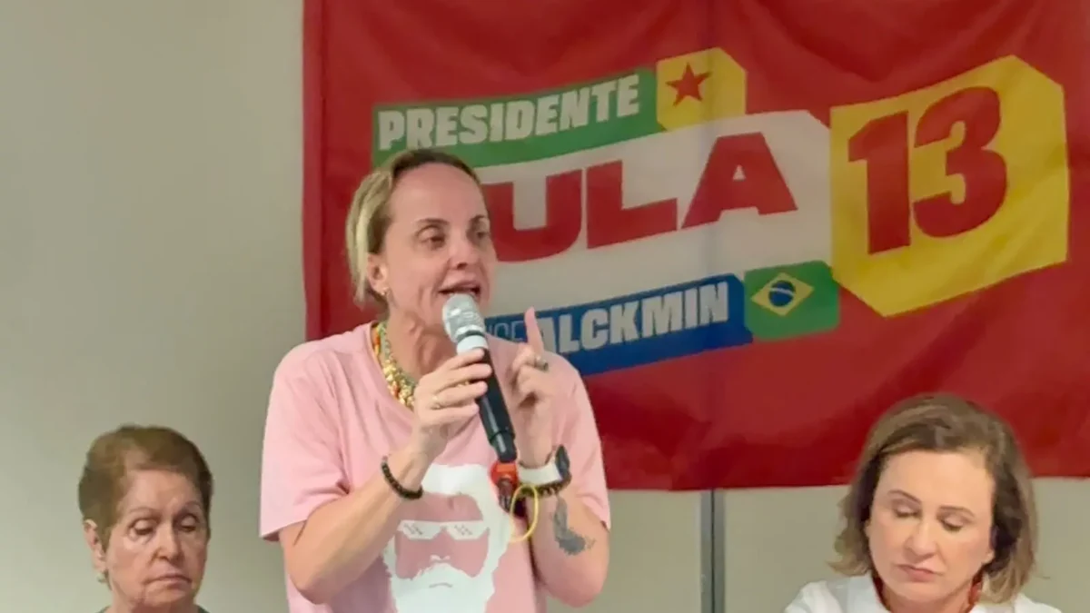 “O Presidente não merecia disputar eleição com um moleque”, diz filha de Lula em Goiânia