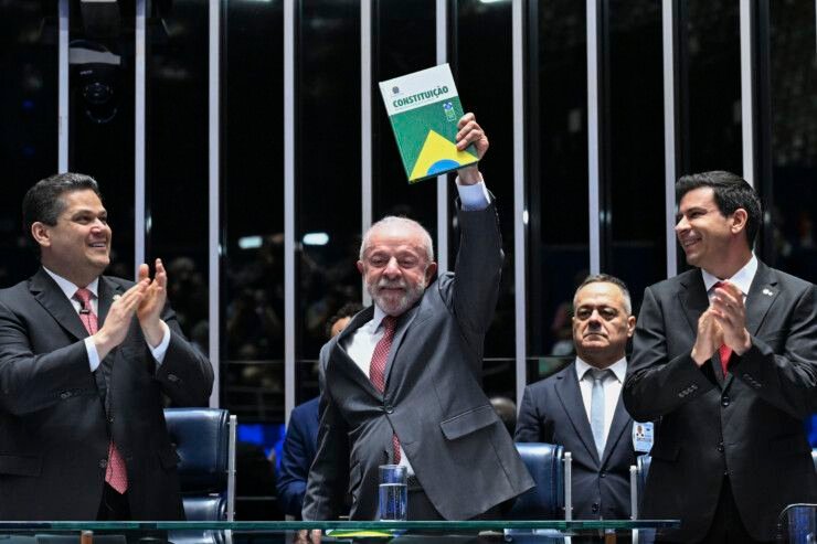 “Outro dia parecíamos inimigos”, diz Lula a Alcolumbre após oficialização do fim da escala 6×1
