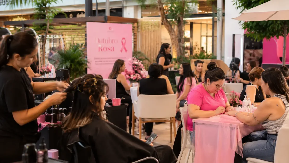 Outubro Rosa em Goiânia tem oficinas de beleza, lenços e bate-papo sobre câncer