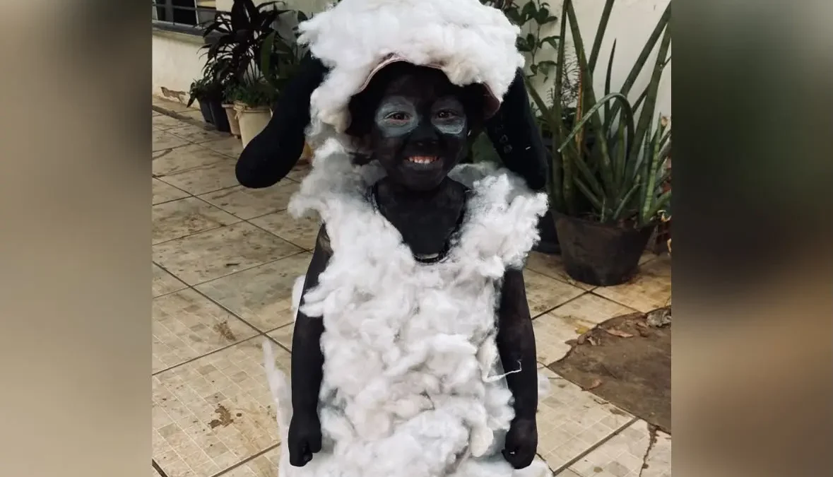 Pais passam a noite criando fantasia de Shaun, o Carneiro para filha em Goianésia; veja vídeo