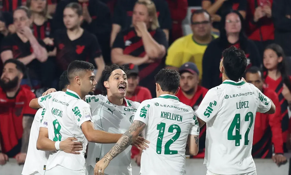 Palmeiras assume liderança provisória da Série A; veja os resultados de sábado e as mudanças na tabela