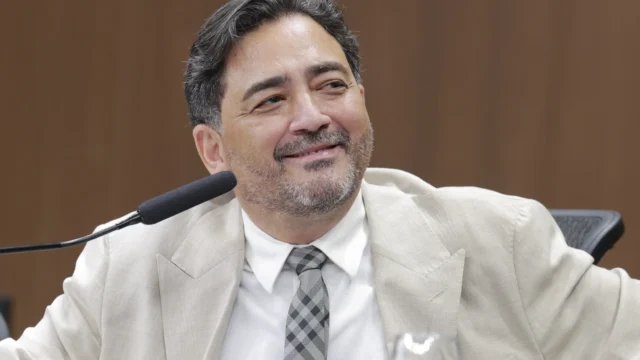 PEC que proíbe reeleição seguida para presidente da Alego avança e vai à CCJ