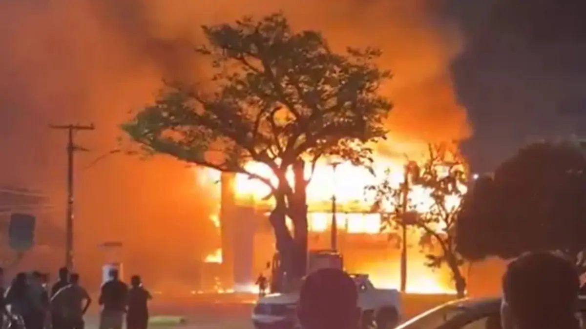 PF investiga incêndio na UFPE, e reitor estima prejuízo em R$ 100 milhões