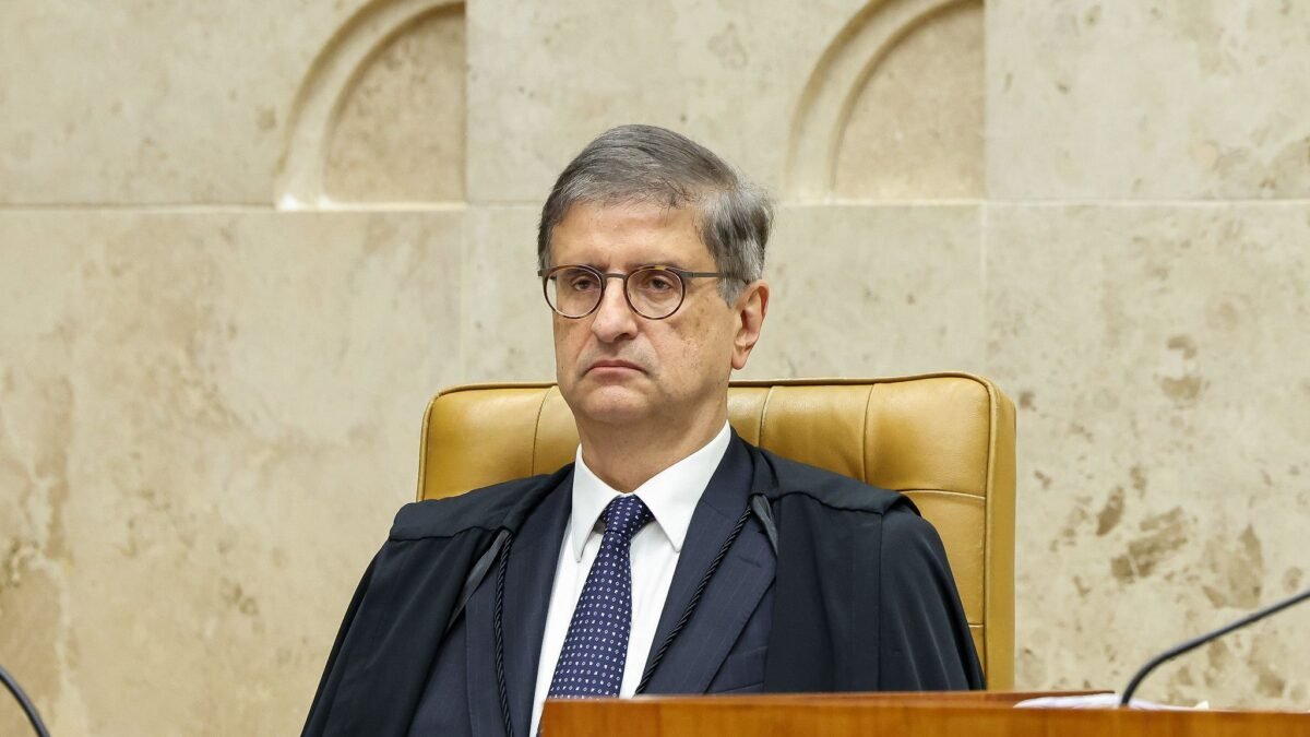 PGR dá parecer favorável à retomada de visitas de Flávio ao pai