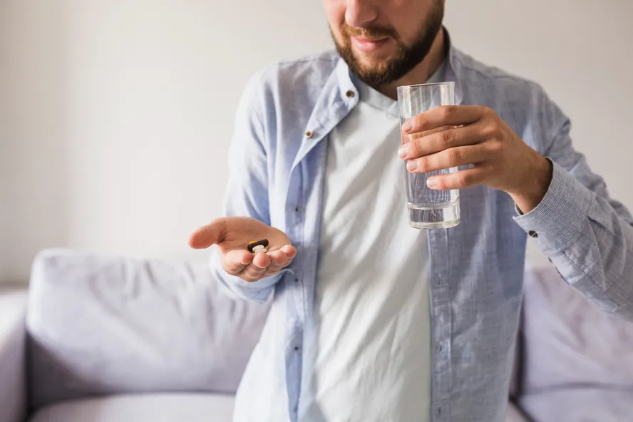 Pílula anticoncepcional masculina promete efeito de até 8 horas e avança para testes em humanos