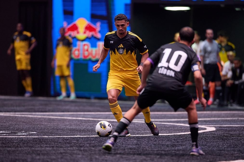 Podpah Funkbol goleia Nyvelados na estreia da Kings Cup