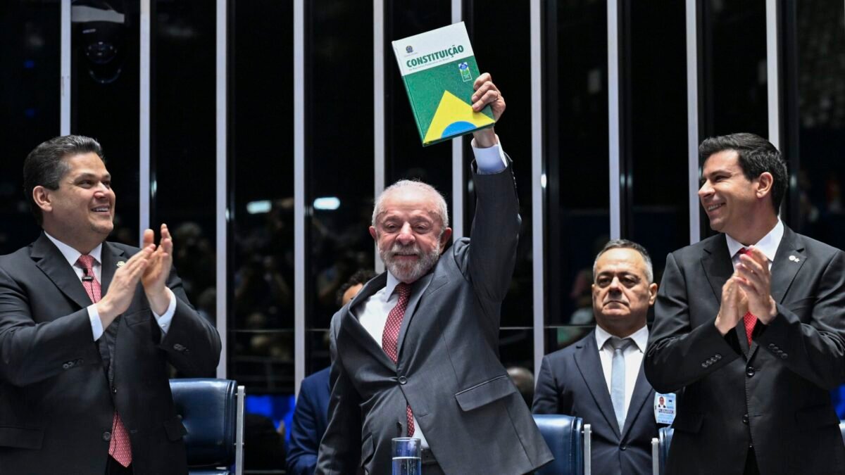 Por que Lula votou contra, mas assinou Constituição de 1988?