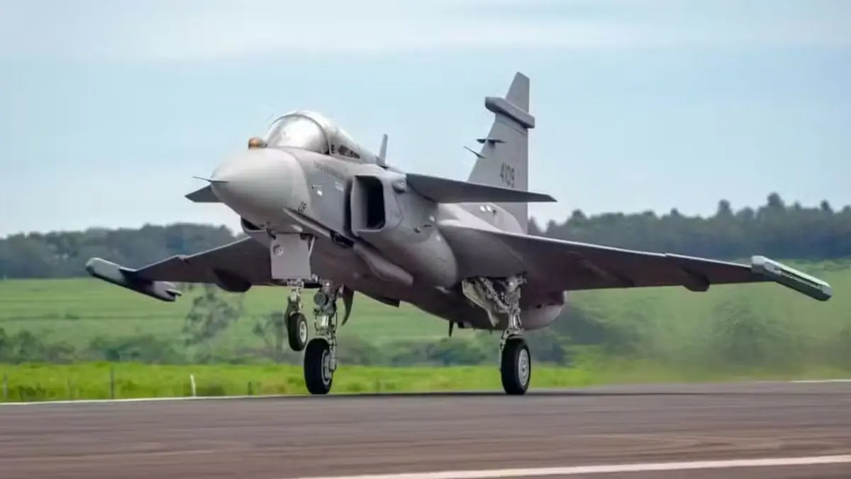 Primeiro Gripen produzido no Brasil faz voo inaugural antes de ser enviado para Anápolis