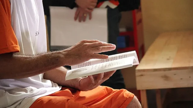 Projeto de leitura pode reduzir pena de 70 presos em Aparecida de Goiânia
