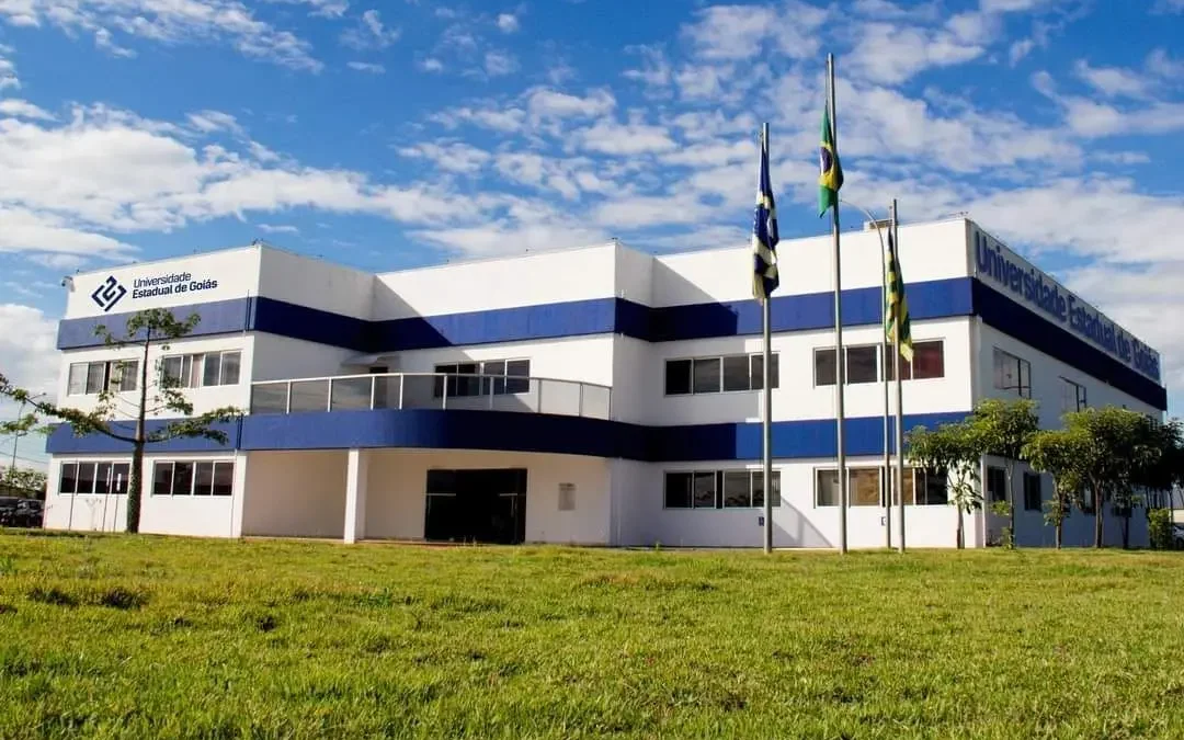 Provas do Vestibular UEG 2027/1 são aplicadas neste domingo (18)