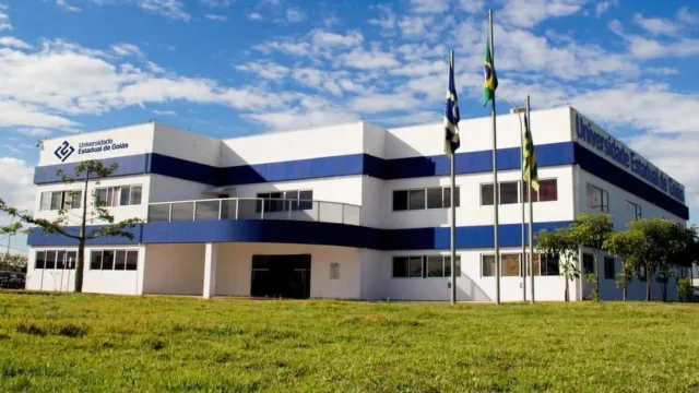 Provas do Vestibular UEG 2027/1 são aplicadas neste domingo (18)