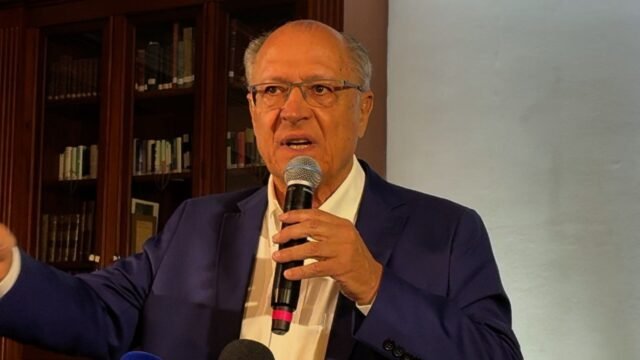 “Quem é eleito presidente não deveria ter sigilo fiscal”, afirma Alckmin
