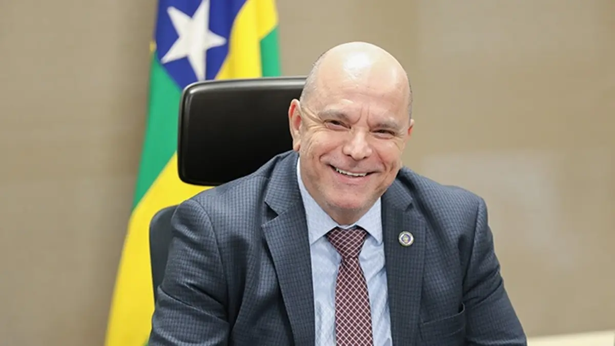 Quem é Leandro Crispim, presidente do TJGO que pode assumir governo de Goiás
