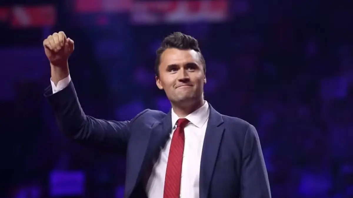 Quem foi Charlie Kirk, conservador americano que a Câmara de Goiânia quer homenagear