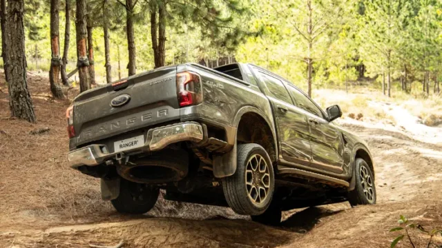 Rally reúne veículos Ford em percurso de 140 km pelo Cerrado goiano