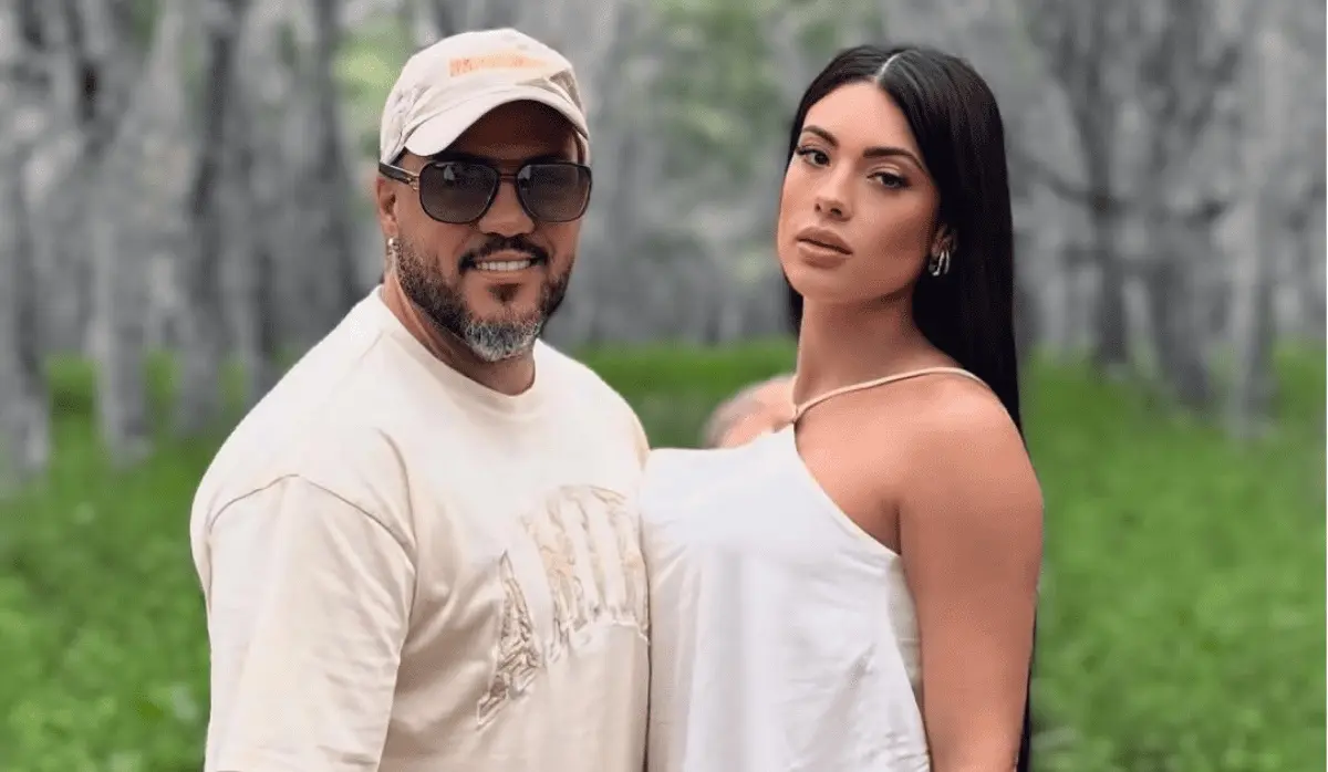 Rayane Figliuzzi flagra Belo com outra mulher e arma barraco em estacionamento de shopping