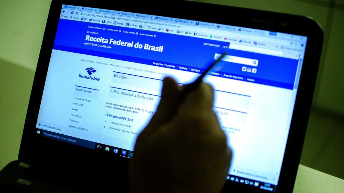 Receita notifica 498 mil contribuintes que caíram na malha fina do IR 2026; veja como consultar