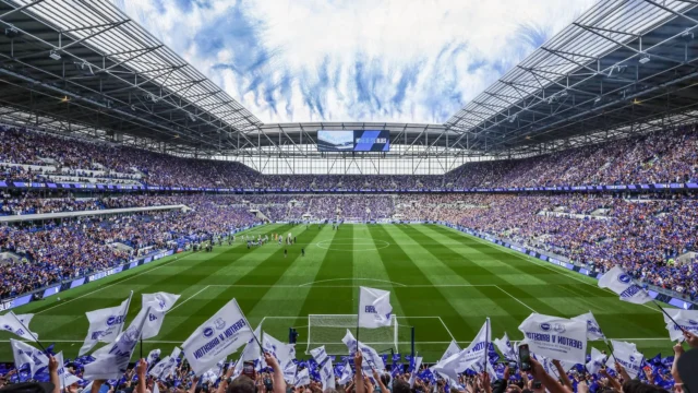 Relatório aponta que 94% dos clubes ingleses operam no vermelho apesar de receitas recordes