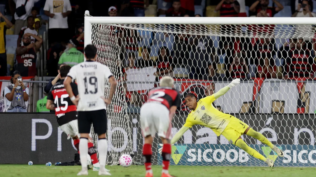 Renan Lodi admite pênalti contra o Flamengo e pede reação antes do clássico