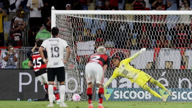Renan Lodi admite pênalti contra o Flamengo e pede reação antes do clássico